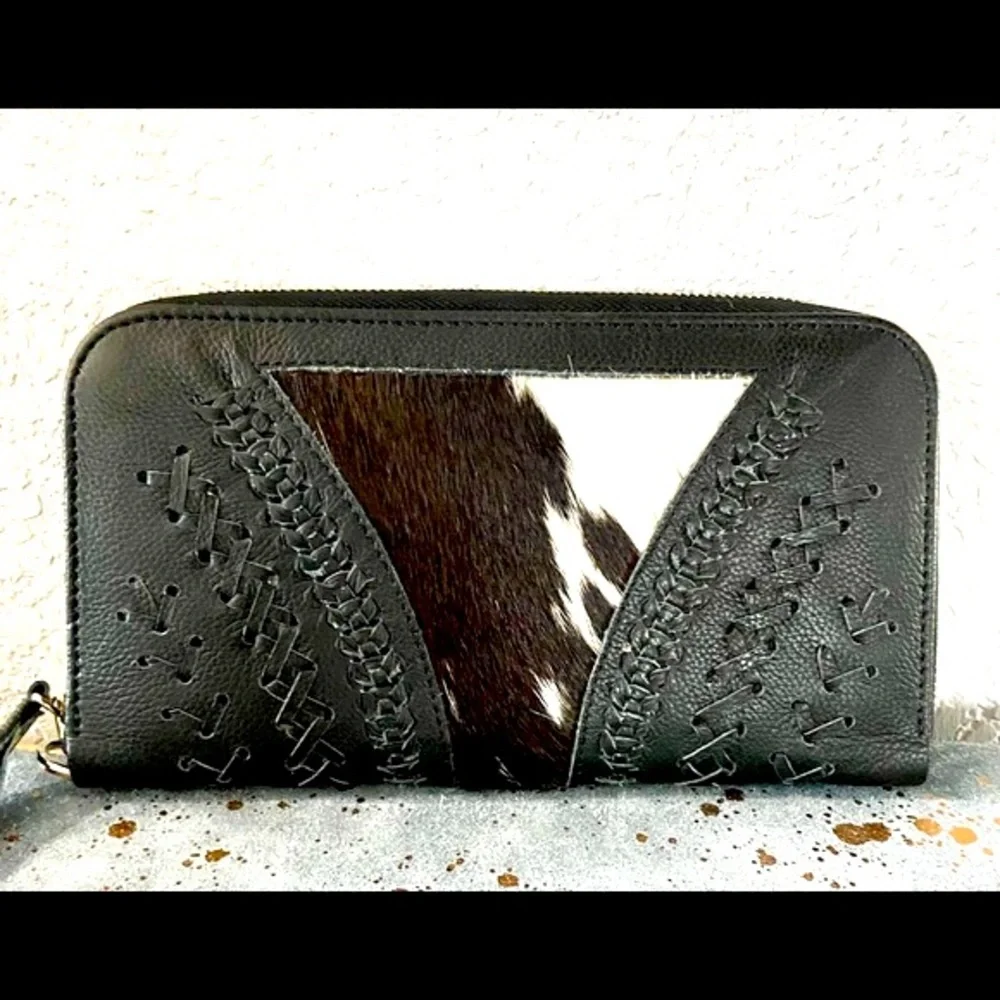 NWOT Genuine Cowhide Leather Black & White Zip Wallet/Wristlet - Picture 4 of 15